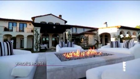 Khloe Kardashian owns a&nbsp;$7.4 million&nbsp;worth house in Calabasas, California.